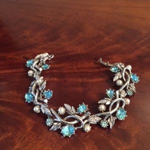 Silver tone faux pearl blue glass bracelet 7"